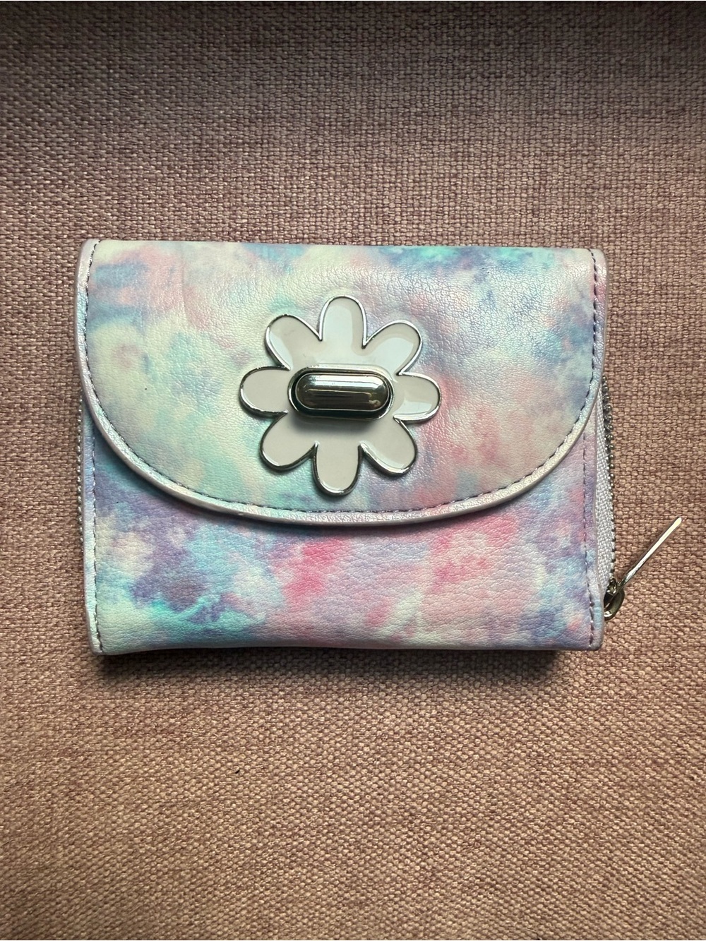 Pastel Tie-Dye Daisy Accent Wallet